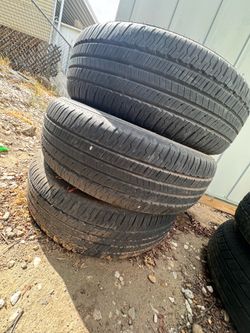 225/65R17 Dunlops set of 3