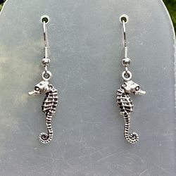 🐟 Fun silver tone sea horse & fish charm earrings - 3 different styles