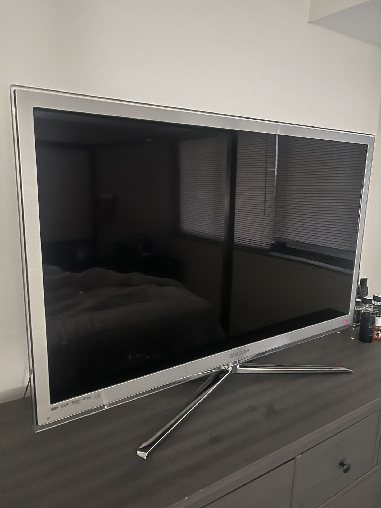 Samsung TV “50in
