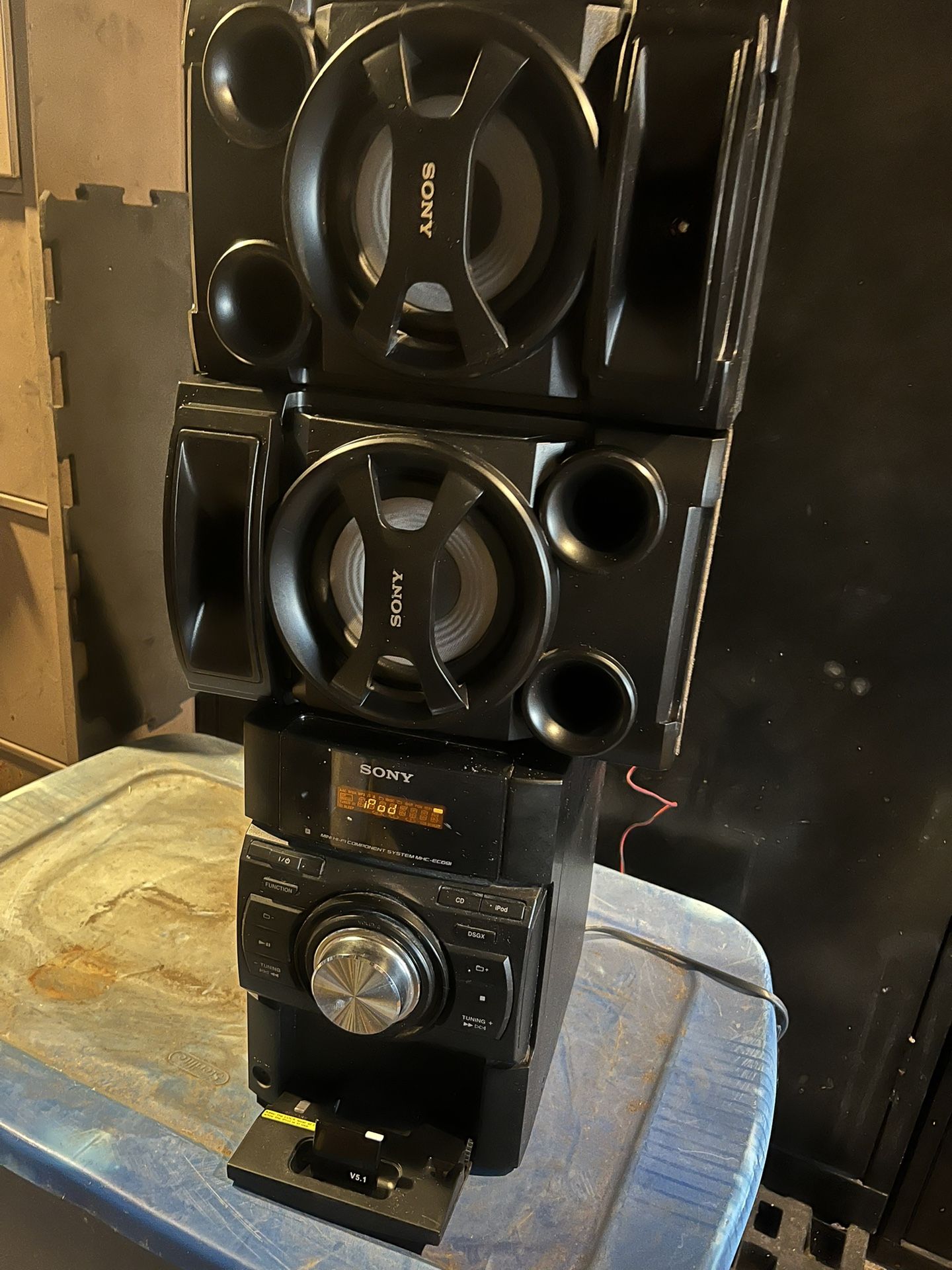 Sony radio 80 W Bluetooth adapter included
