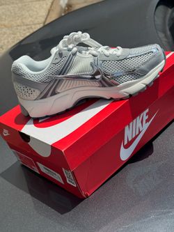 BRAND NEW VOMERO 5 METALLIC SILVER