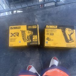 Dewalt Angle Guns Battery And Bag Complete Set 