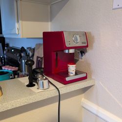 De'Longhi ECP3220R 15-Bar Espresso Machine in red