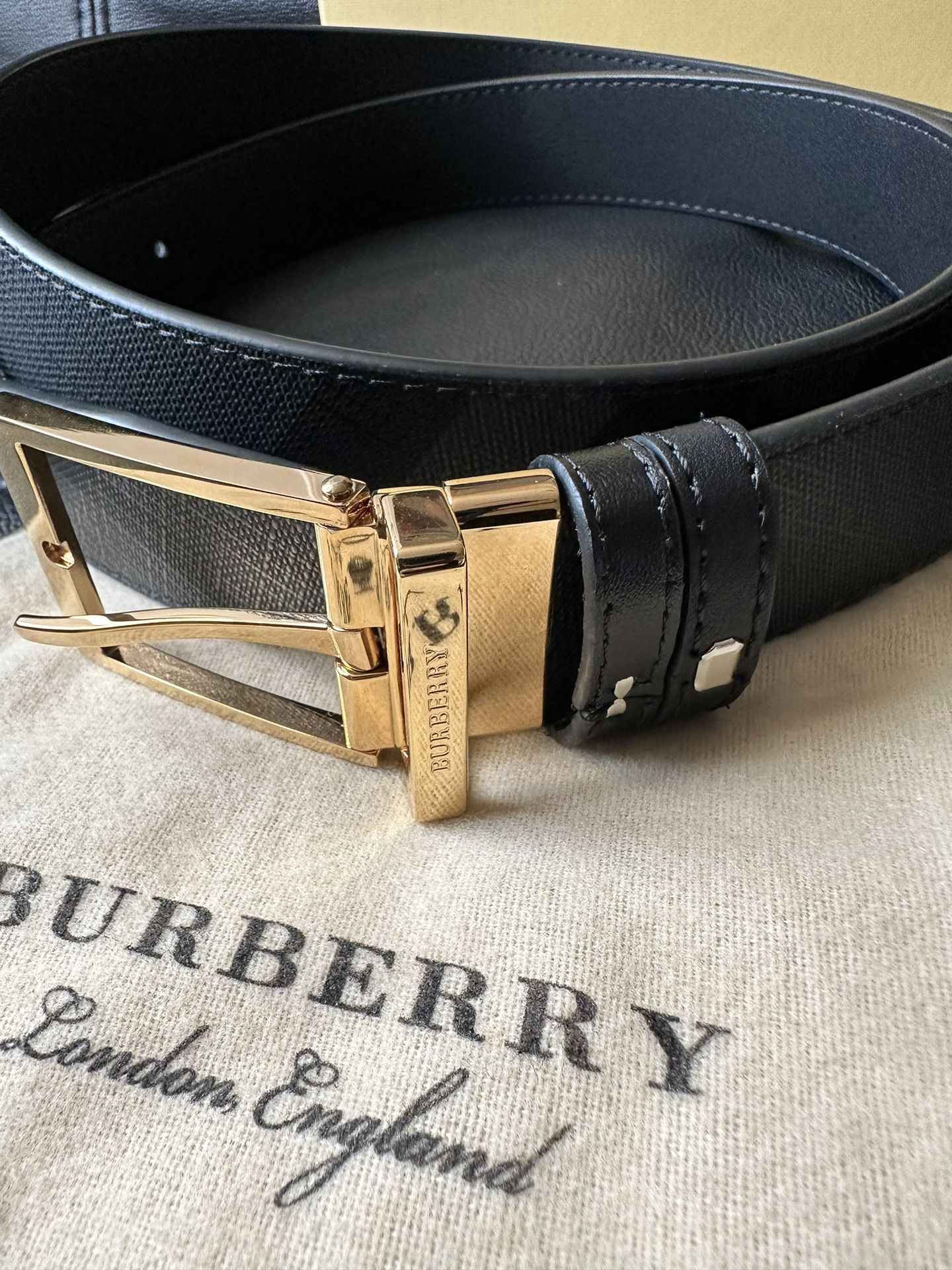 Burberry mens Belt for Sale in Dacula, GA - OfferUp