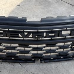 Chevy Silverado Grill OEM  (NEW)