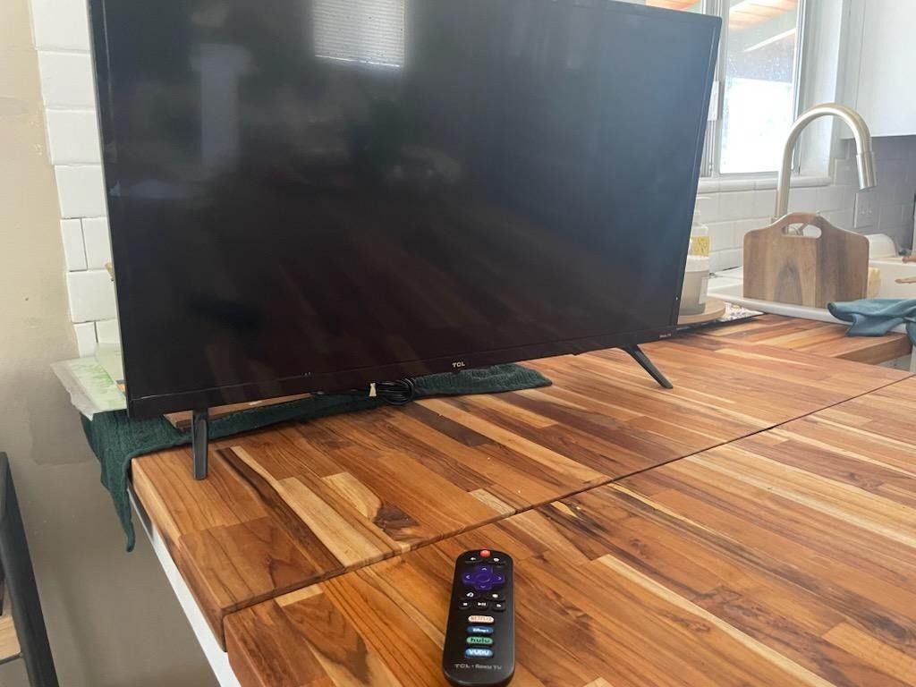 32' TCL Roku TV