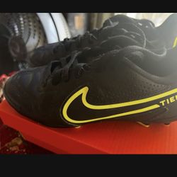 Nike Kids JR Legend 9 Club FG/MG Black Soccer Cleats Size 1.5
