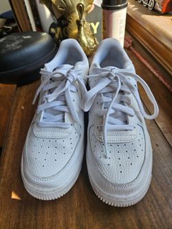 Nike Air Force 1 low sz 6 Y