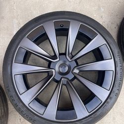 Tesla Model X Set Rims  With Tire 265/35 R22 And 285/35 R 22 Continental 