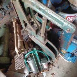 Hopper fed. Riveting press.