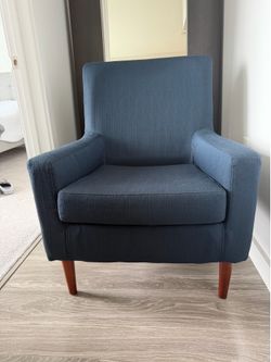 Navy Blue Accent Chair – Modern, Great Condition – Uptown Dallas Pickup