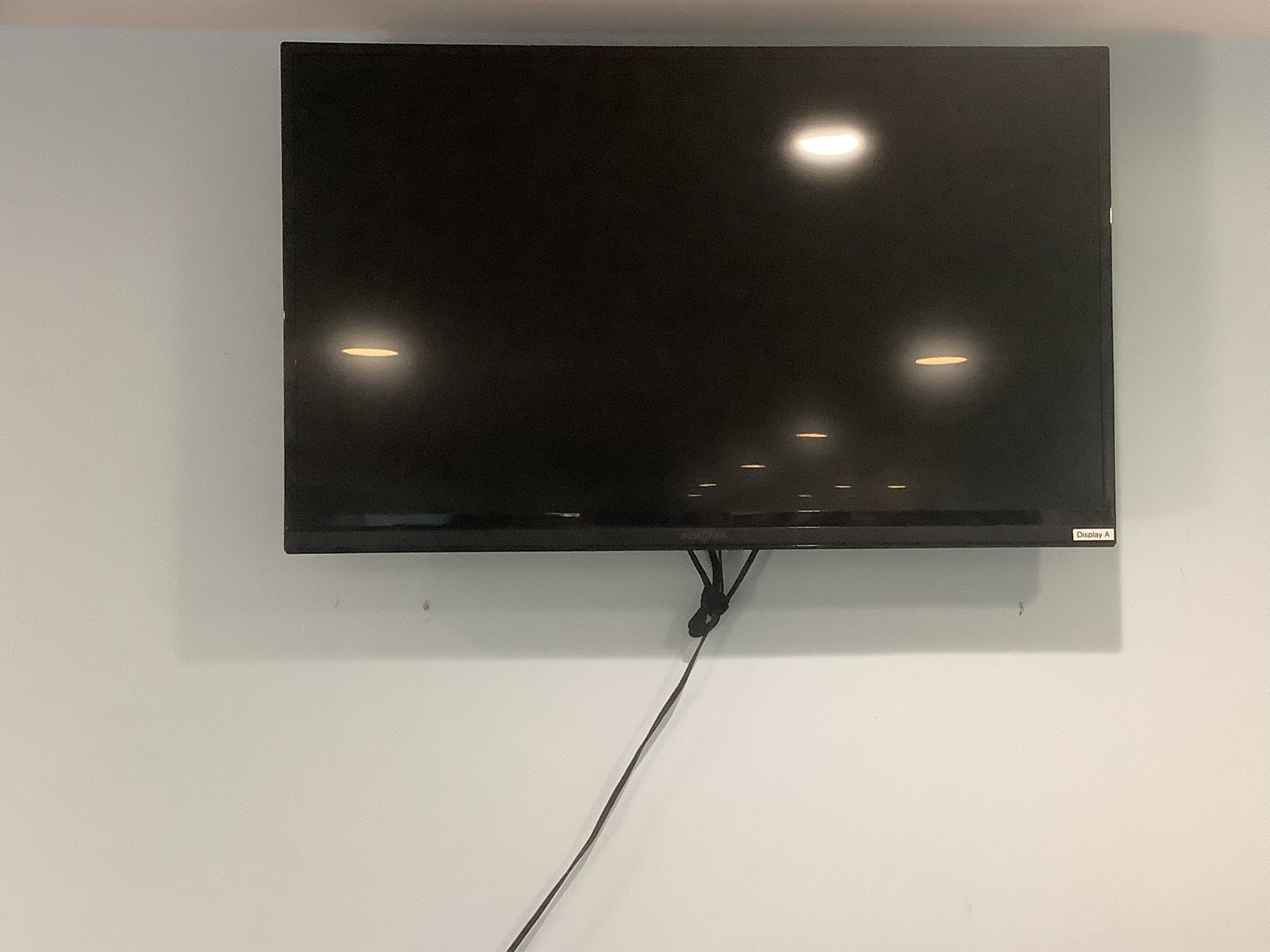Insignia NS-39D220NA16 LED HDTV 39in TV