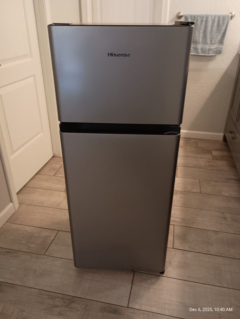 4.4 Cubic ft. Mini Refrigerator/Freezer