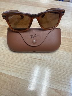 Ray-Ban Meta Smart Glasses with Case