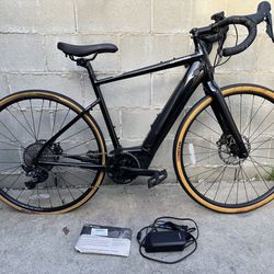 2021 Cannondale Topstone Neo 5 Electric Bike In Nice Condition Size Medium. Comes with proof of purchase, charger and key for the battery. Original re