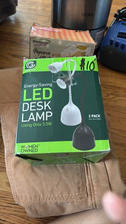 2 desk lamps