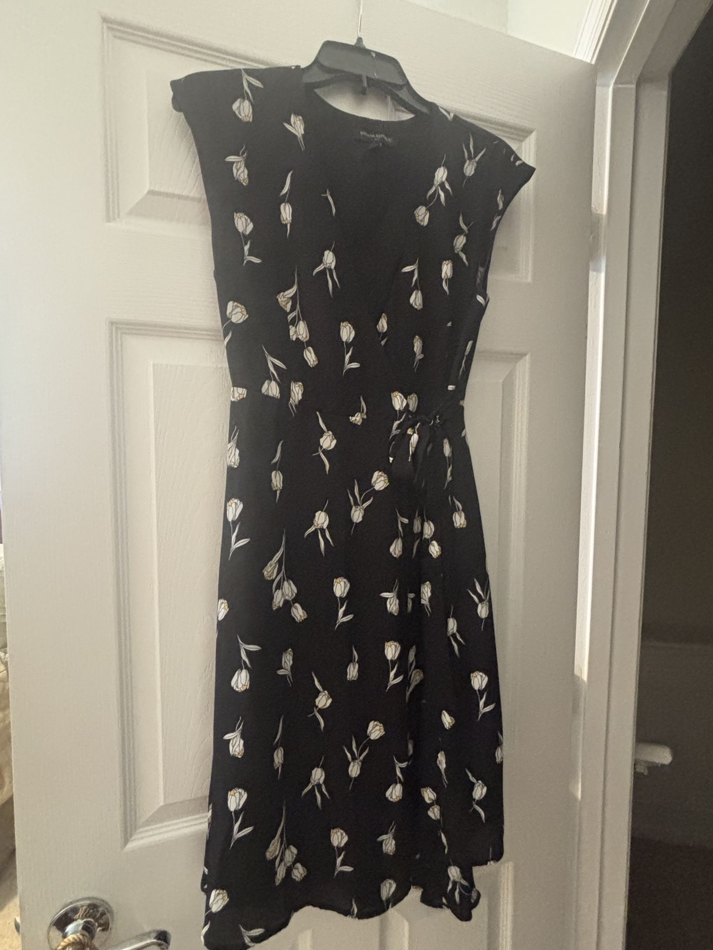 Banana Republic Black Dress 4 Petite