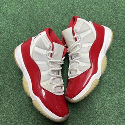 JORDAN 11 HIGH CHERRY  SIZE 10.5