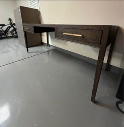 RH desk