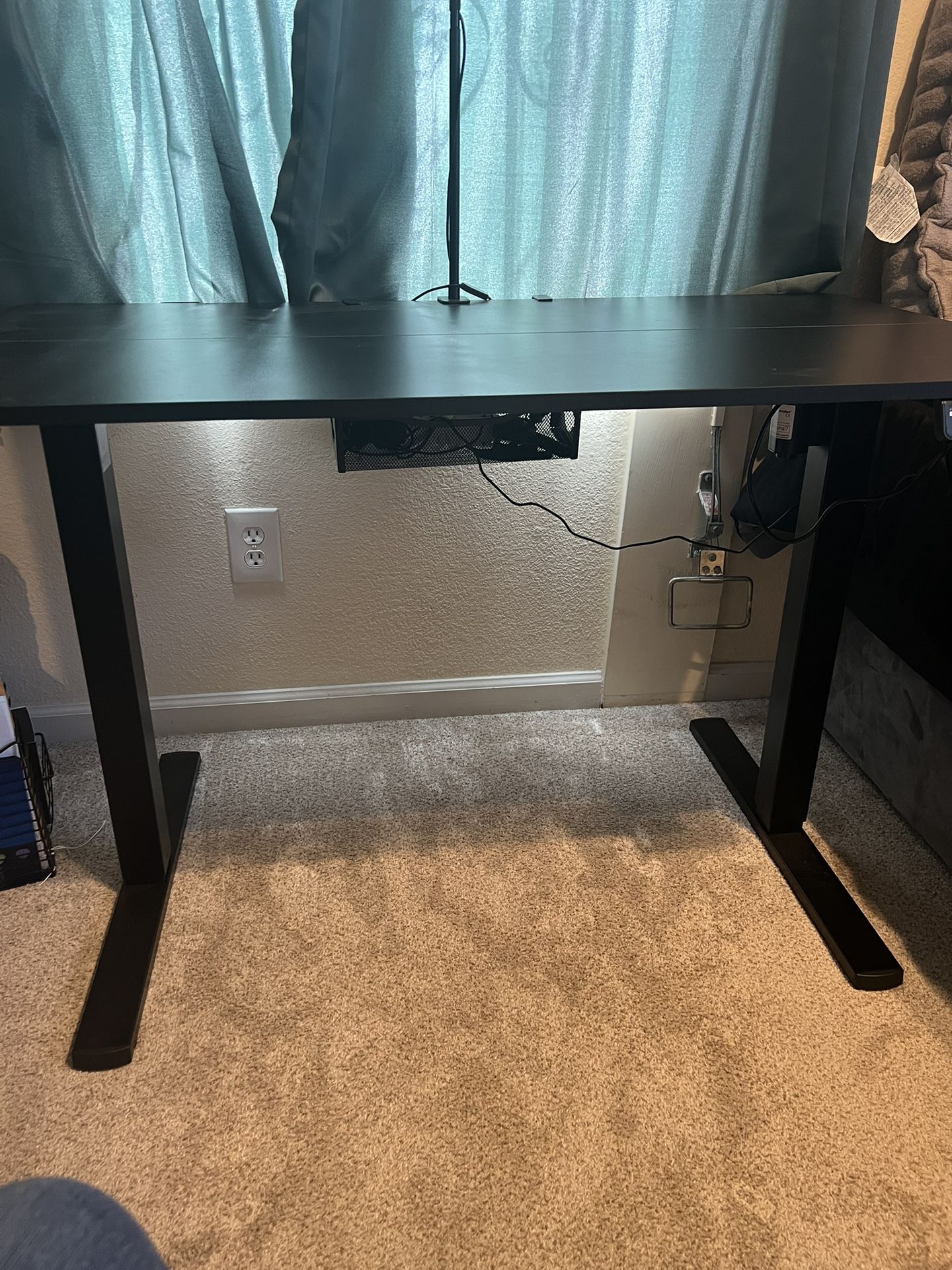 Electronic Sit/stand Desk and Chair