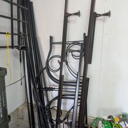 Four Poster/Canopy Iron Queen Sized Bed