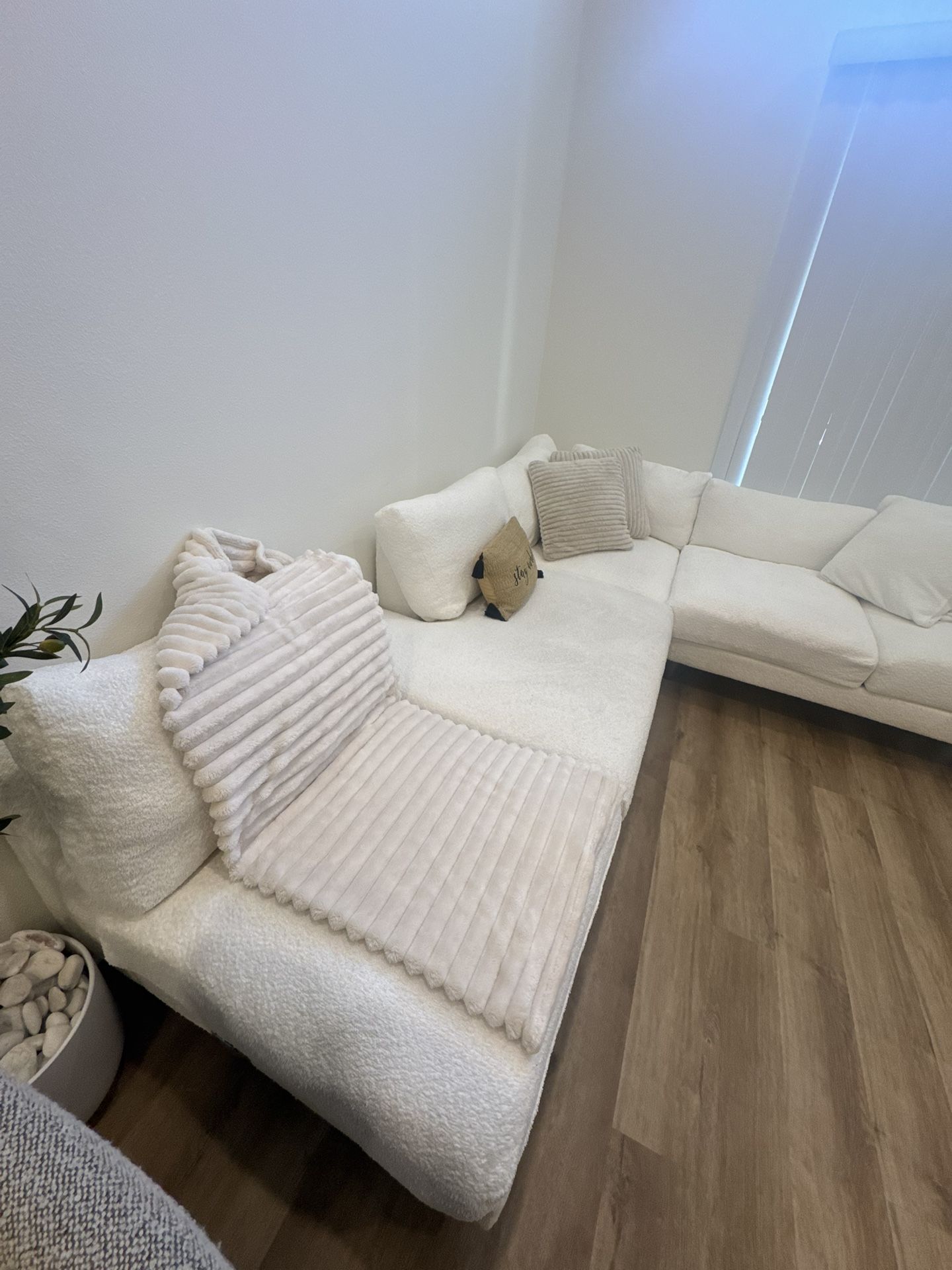 Modern White Bouclé Sectional Sofa – Excellent Condition