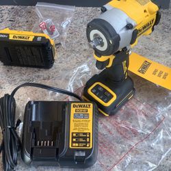 DEWALT ATOMIC 20-Volt MAX Cordless Brushless 1/2 in. Impact Wrench (battery 2ah And Charger 