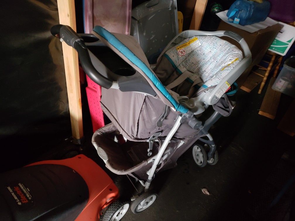 Baby stroller with basenet