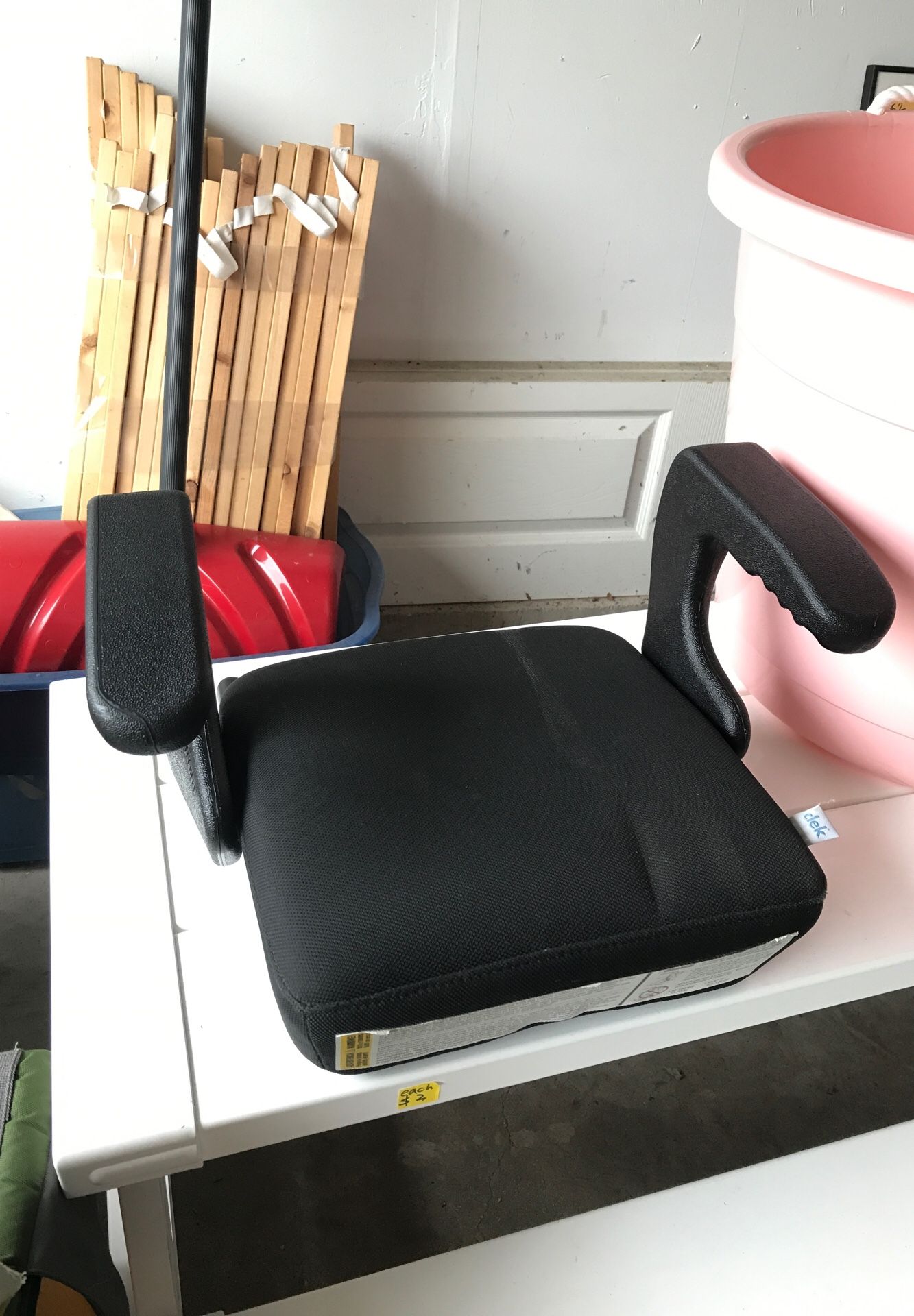 Clek Backless portable car seat