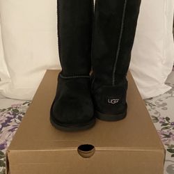 EUC Girls Black UGG Classic Tall Boots, Sz. 2