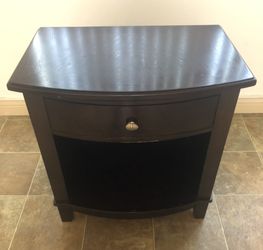 USED BEDSIDE NIGHTSTAND/END TABLE