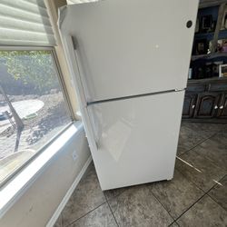 refrigerator , white, Standard