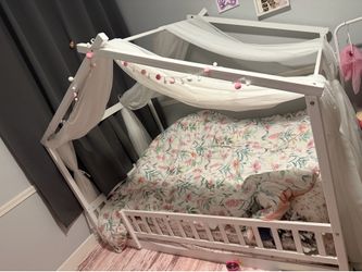 Kids house bed
