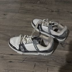 Size 10 LV shoes w Box