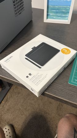 WACOM INTUOS DRAWING TABLET W/ BLUETOOTH 