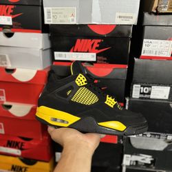 Jordan Thunder 4s size 8.5 VNDS 