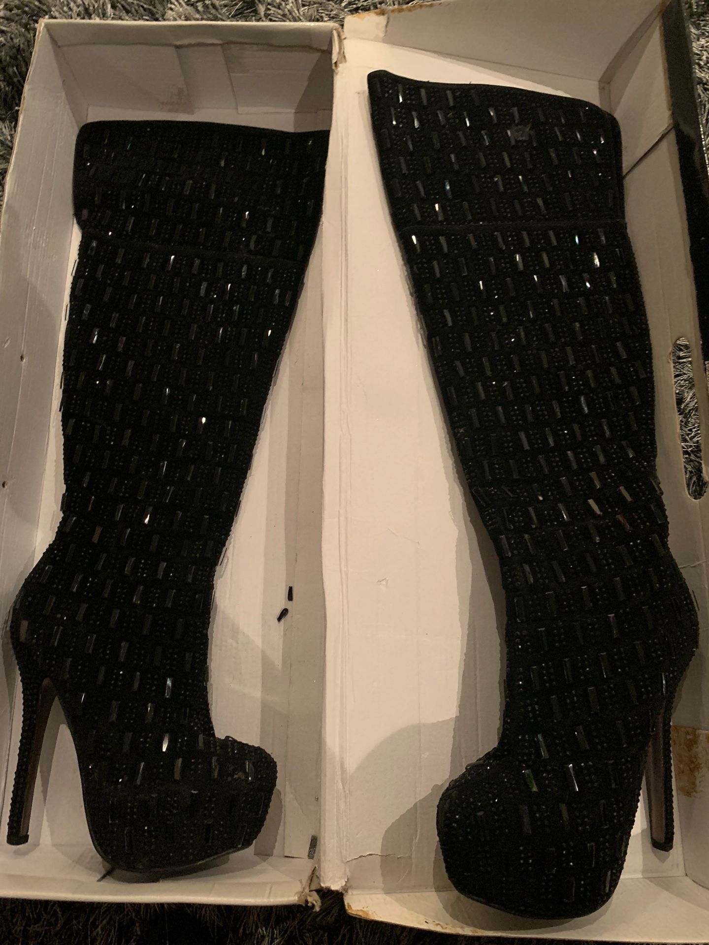 Knee/thigh Black Boots