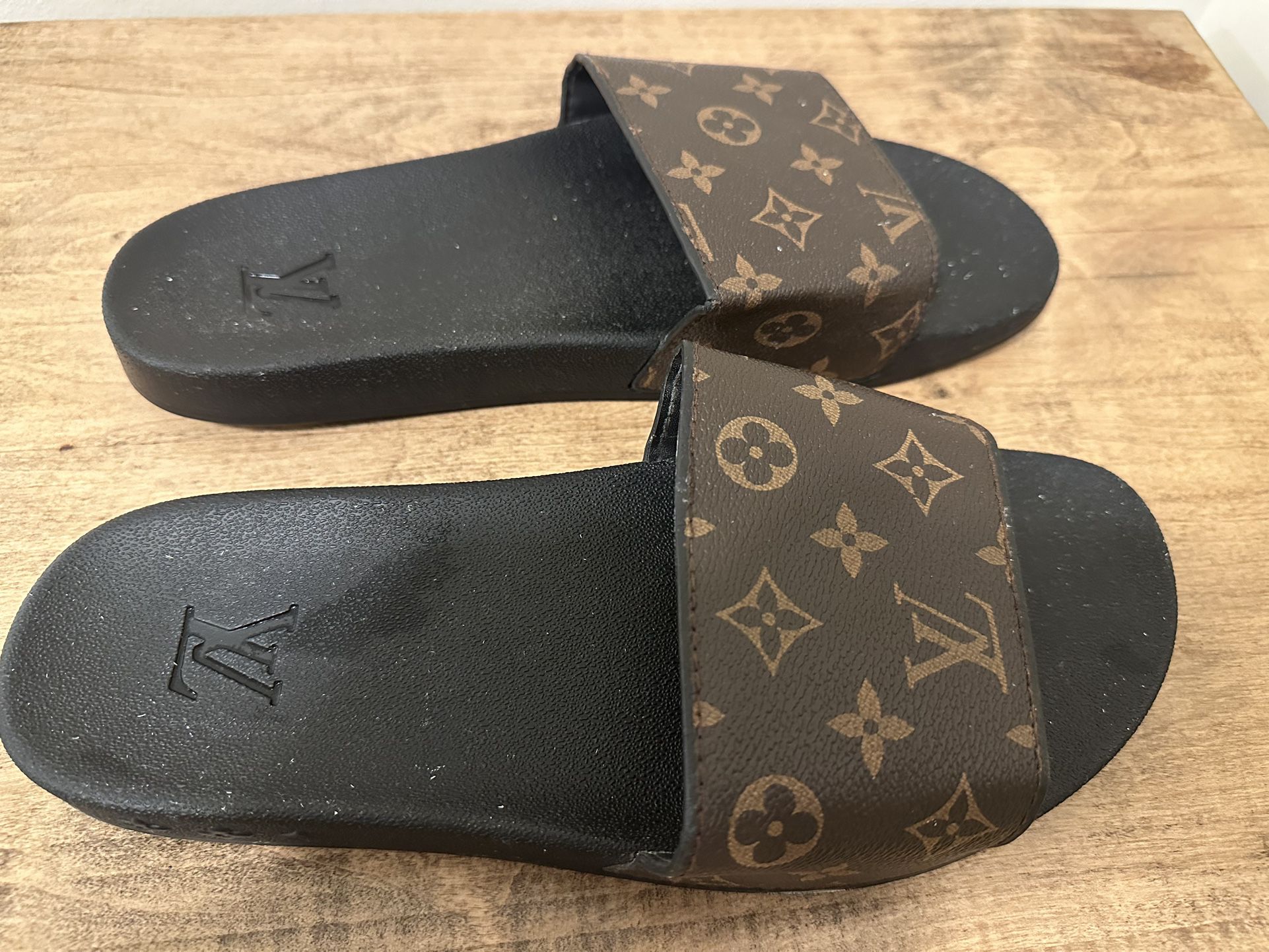 Louis Vuitton Sandals for Sale in Strongsville, OH - OfferUp