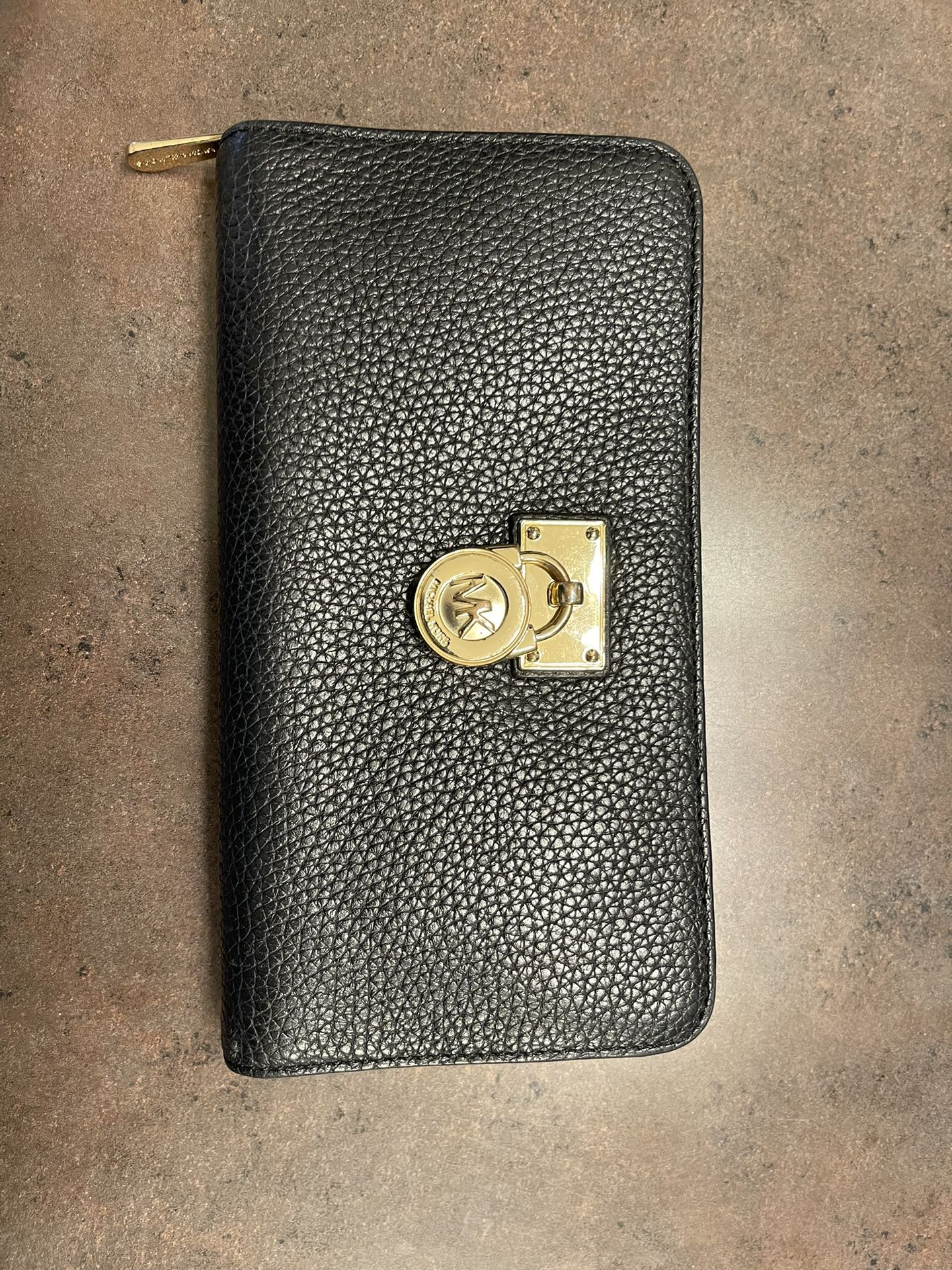 Used Michael Kors Black Wallet for Sale in Grand Terrace, CA - OfferUp
