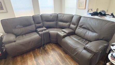 Corner sectional couch