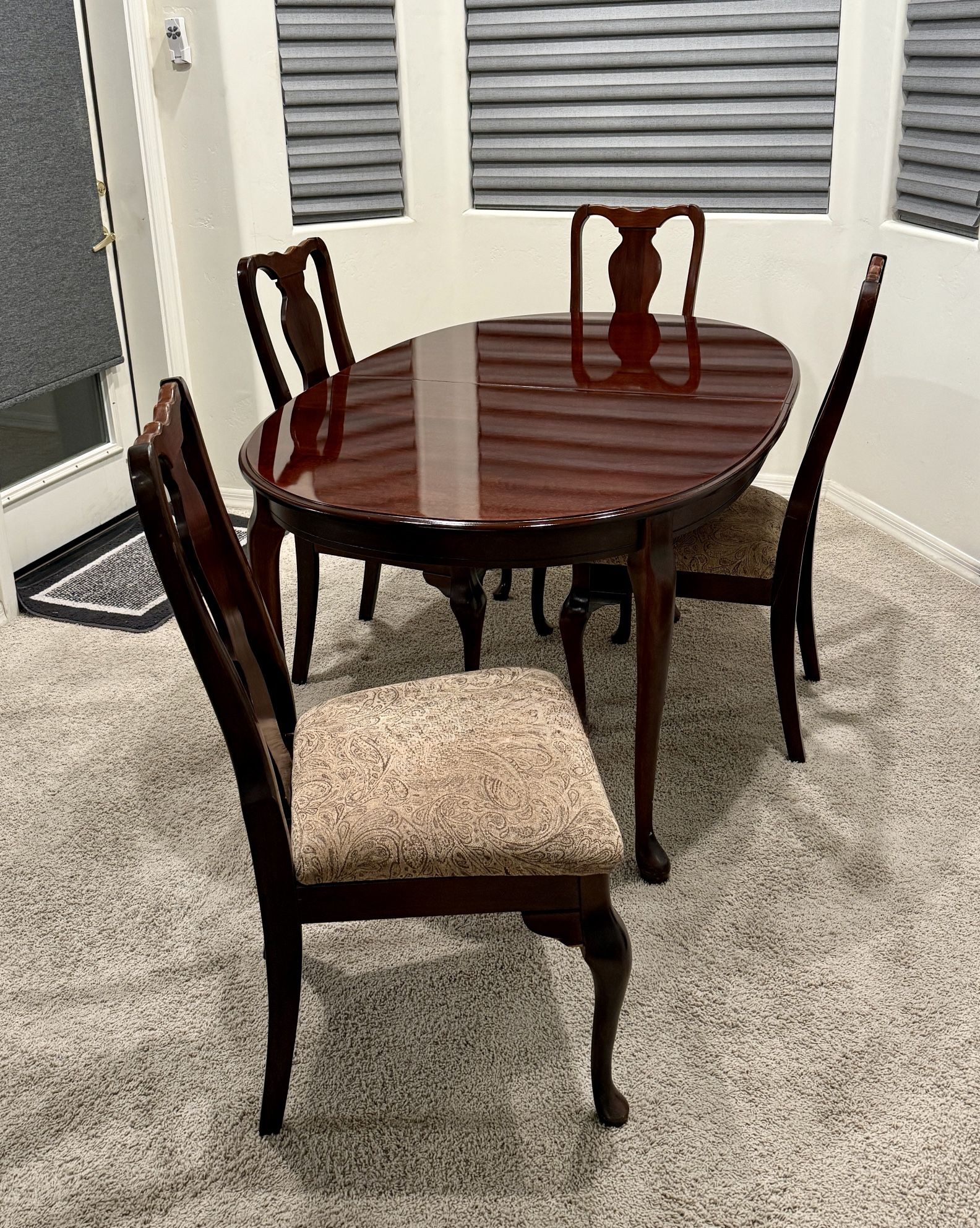The Bombay Company Beautiful Cherry Wood Dining Room Table and Chairs
