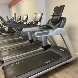 Precor 885 Treadmill