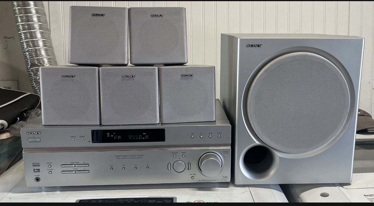 SONY HOME ENTERTAINMENT SURROUND SOUND SYSTEM W/ AUDIO VIDEO RECEIVER 5 SPEAKERS & SUB WOOFER!