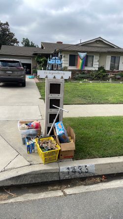 Free stuff on curb