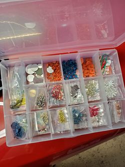 Scrapbooking brad assortment w case