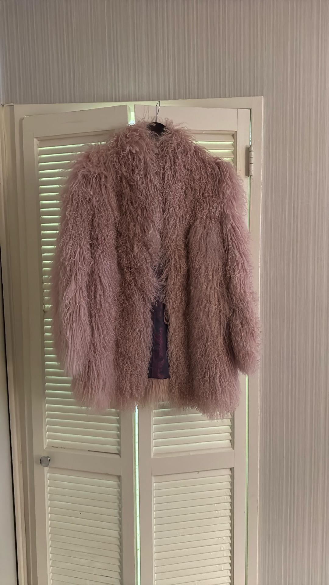 Jacket made of natural llama fur.M- Size