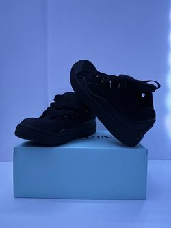 All black lavins size 10