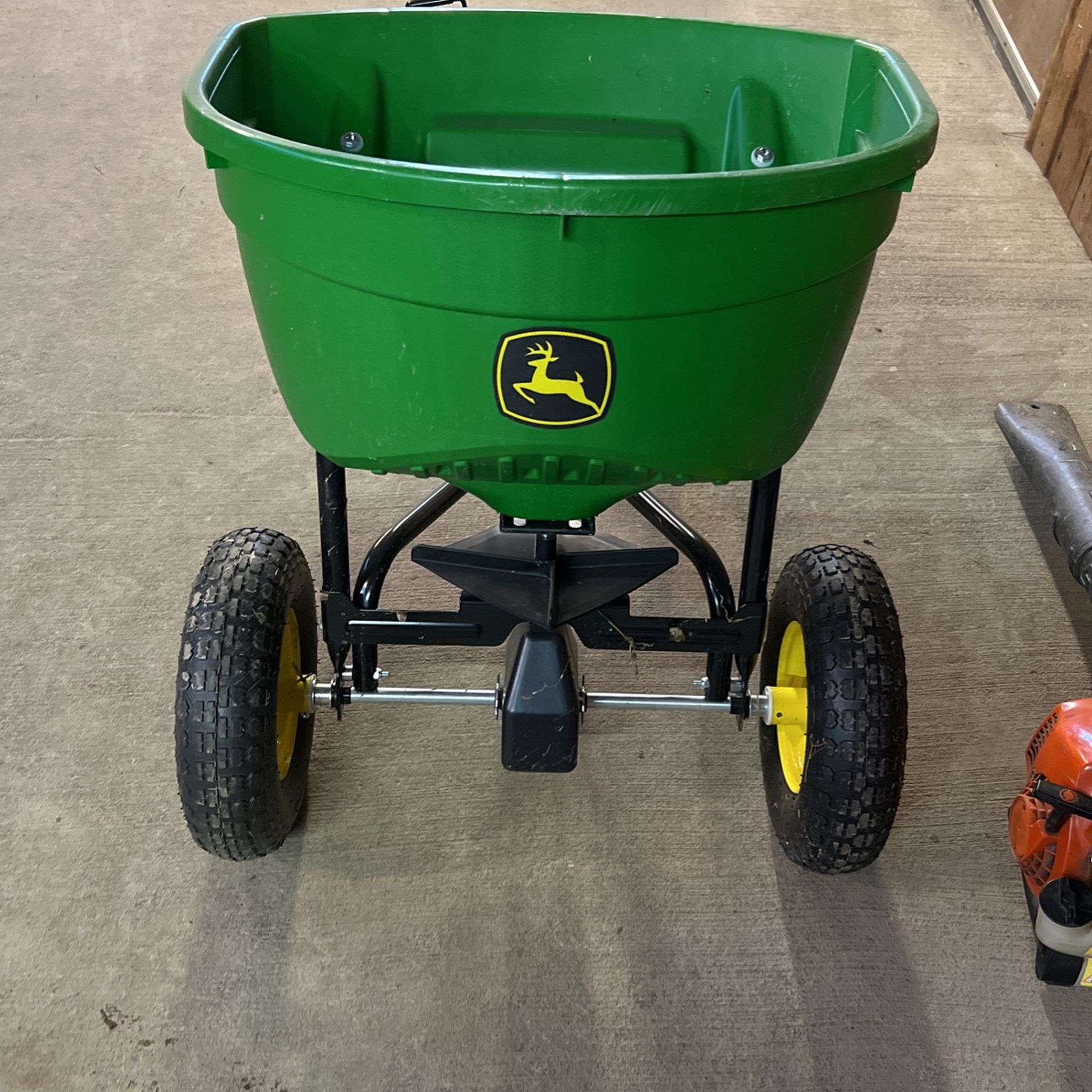 John Deere LP39087 130# Broadcast Spreader