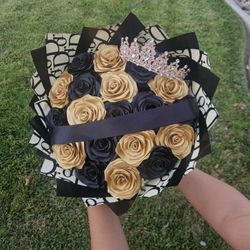 20 Count Gold and Black Bouquet 