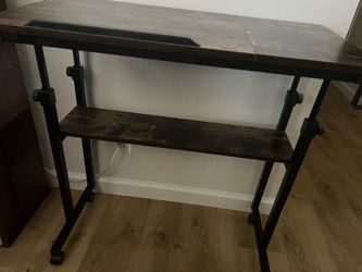 Drafting/drawing desk